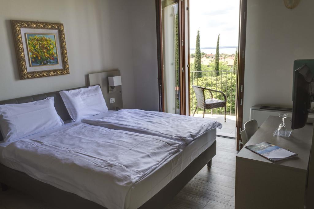 Hotel Relais Agli Olivi Lazise Ruang foto